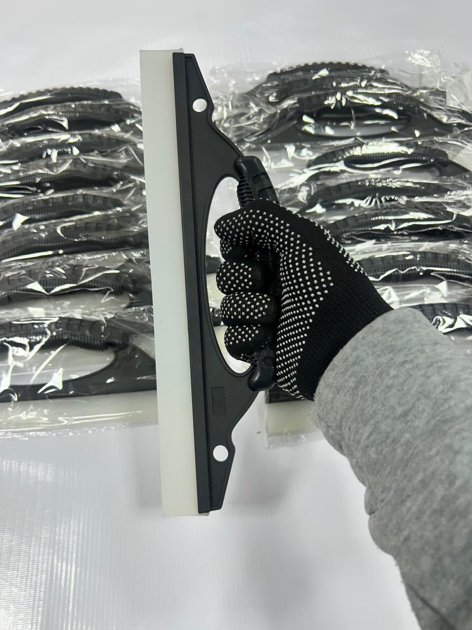 Espátula negra larga con agarre ergonómico